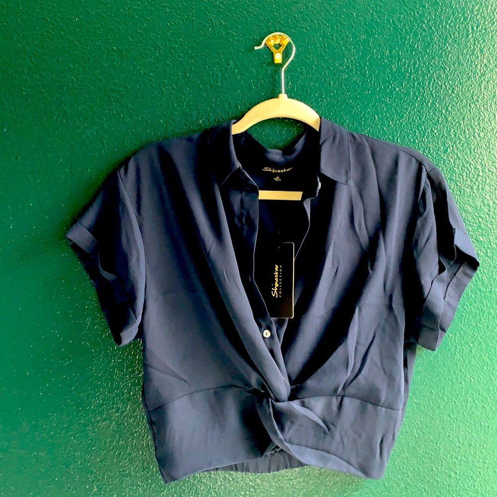 Cute midriff shirt with tags!